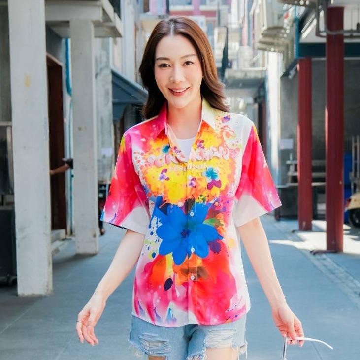 P019เสื้อฮาวายลายใหม่2025 สาดสีSongkran ทรงวัยรุ่น หญิงชายใส่ได้ ผ้าโพลีพรีเมี่ยม ไซส์38-56นิ้ว งานปัาย ลายคมชัด *1ตัว*