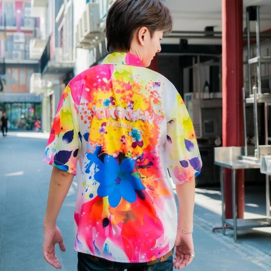 P019เสื้อฮาวายลายใหม่2025 สาดสีSongkran ทรงวัยรุ่น หญิงชายใส่ได้ ผ้าโพลีพรีเมี่ยม ไซส์38-56นิ้ว งานปัาย ลายคมชัด *1ตัว*