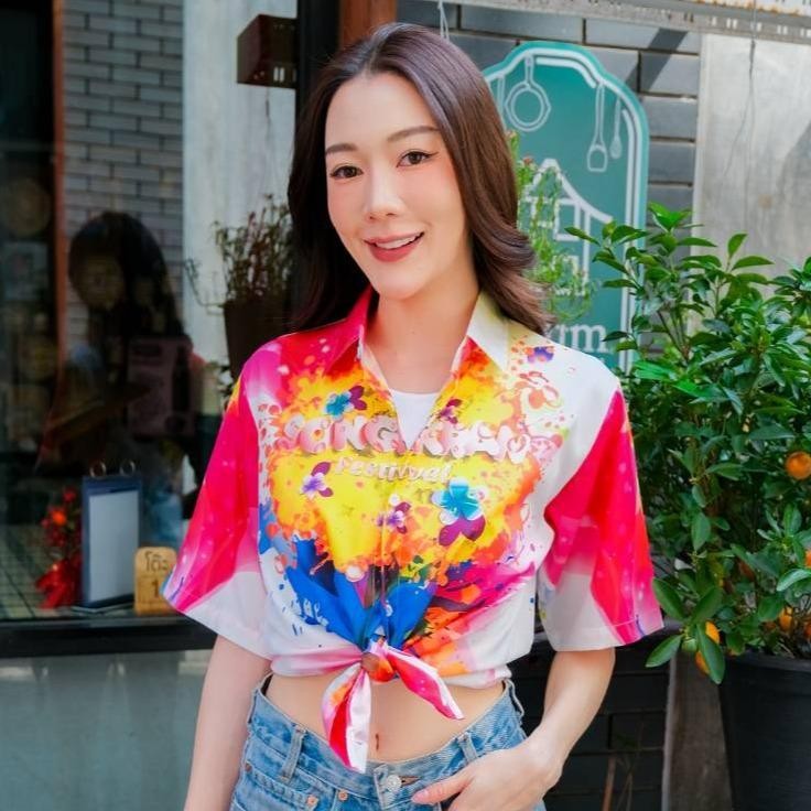 P019เสื้อฮาวายลายใหม่2025 สาดสีSongkran ทรงวัยรุ่น หญิงชายใส่ได้ ผ้าโพลีพรีเมี่ยม ไซส์38-56นิ้ว งานปัาย ลายคมชัด *1ตัว*