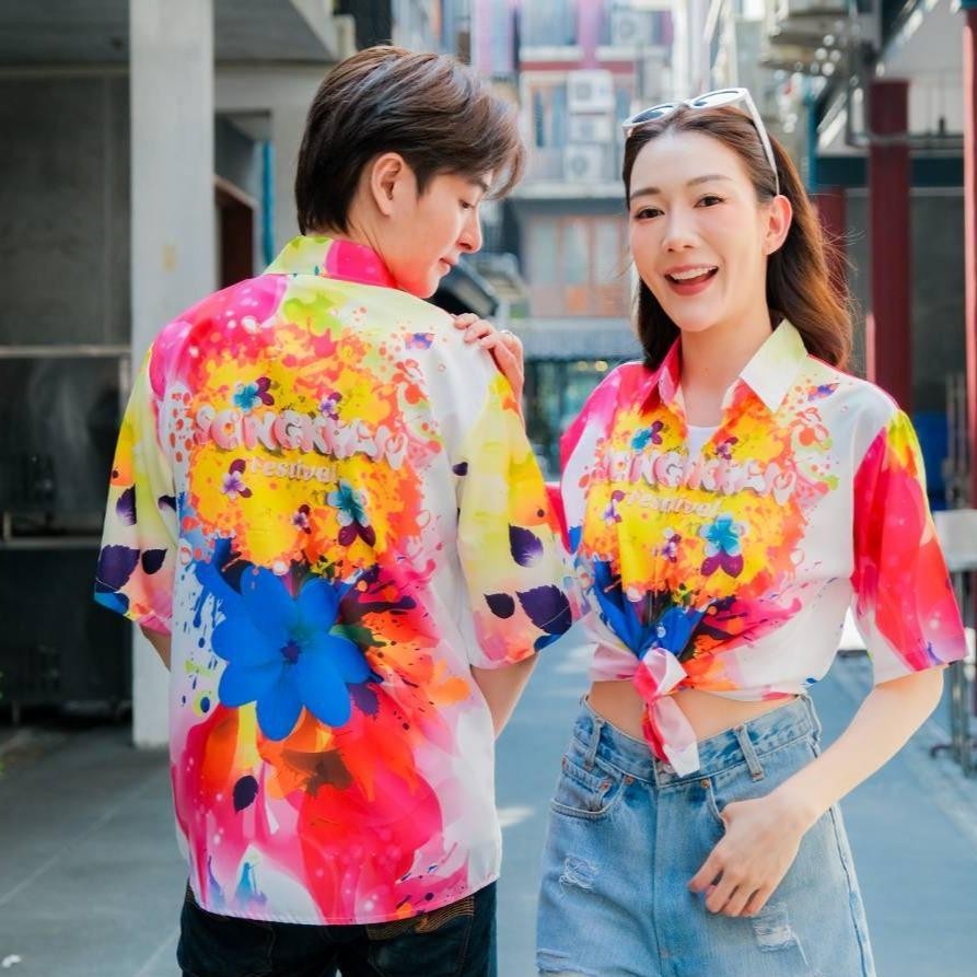 P017 เสื้อฮาวายลายใหม่2025 สาดสีSongkran ทรงวัยรุ่น หญิงชายใส่ได้ ผ้าโพลีพรีเมี่ยม ไซส์38-56นิ้ว งานปัาย ลายคมชัด *1ตัว
